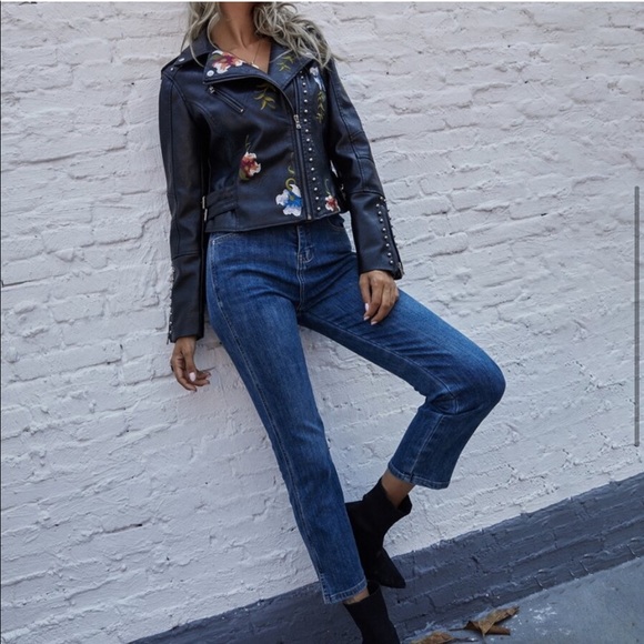 Black embroidered floral stud leather jack… - Picture 5 of 8